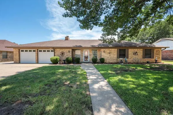 3103 Avon Drive, Arlington, TX 76015