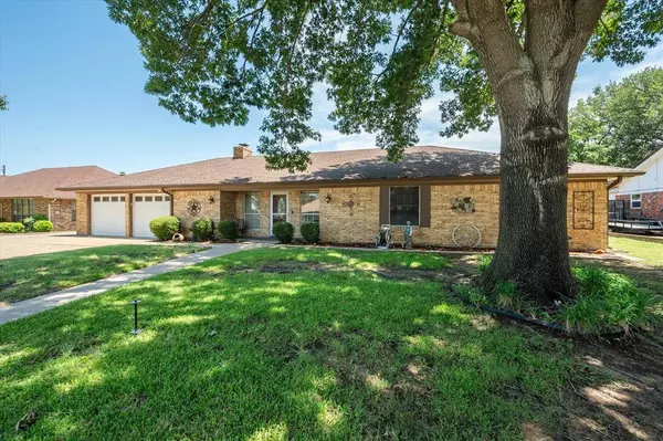 3103 Avon Drive, Arlington, TX 76015