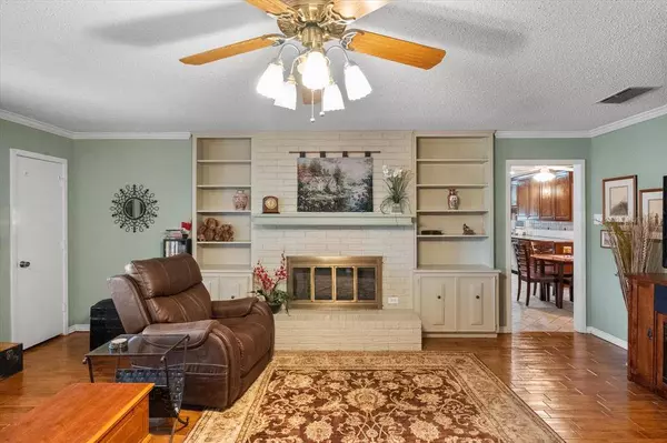 3103 Avon Drive, Arlington, TX 76015