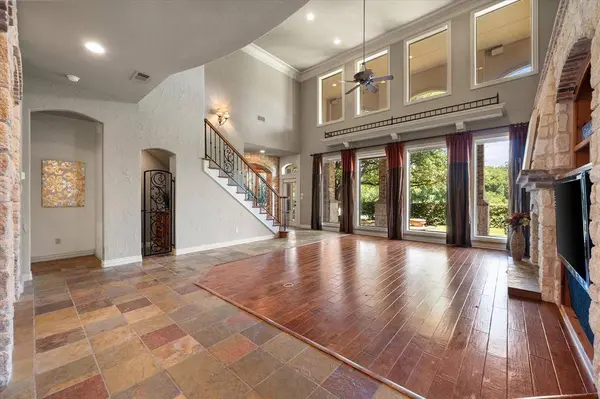 1019 Walnut Falls Circle, Mansfield, TX 76063