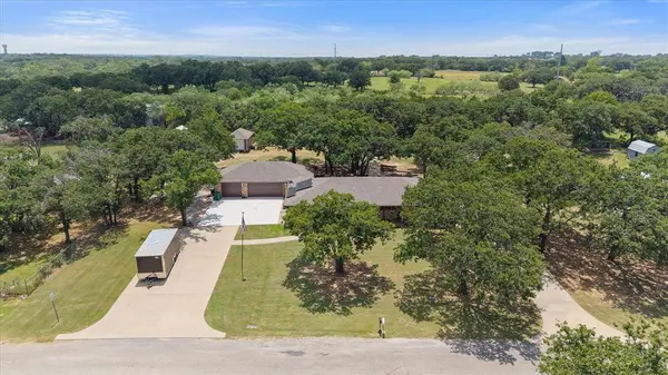 902 Greenbriar Drive, Joshua, TX 76058