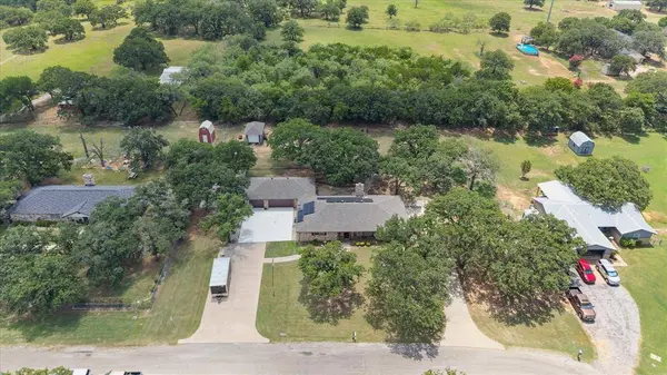 902 Greenbriar Drive, Joshua, TX 76058