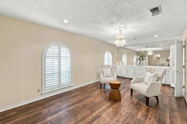 1805 Holm Oak Street, Arlington, TX 76012