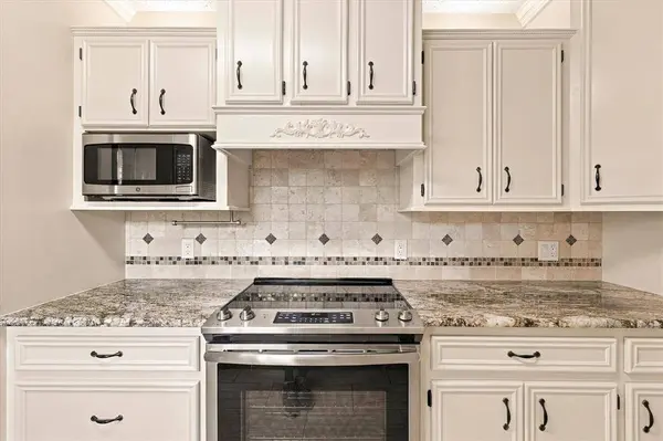 1805 Holm Oak Street, Arlington, TX 76012