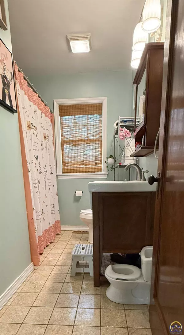 404 Utah, Hiawatha, KS 66434