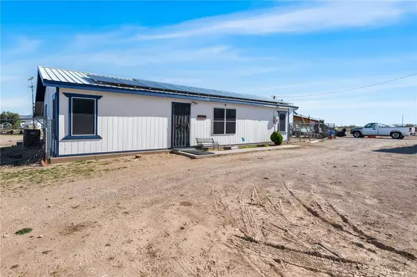 1418 S Canelo RD, Golden Valley, AZ 86413