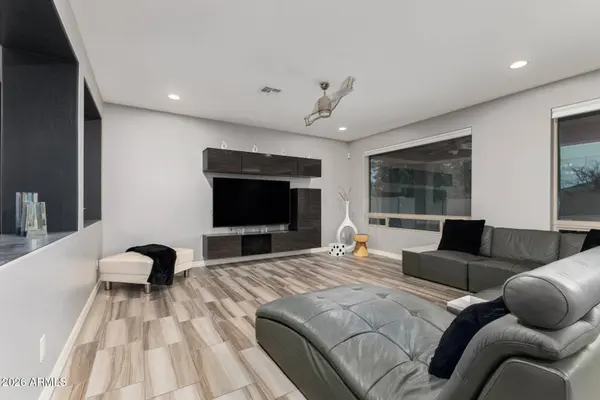 18379 W MARSHALL Lane, Surprise, AZ 85388