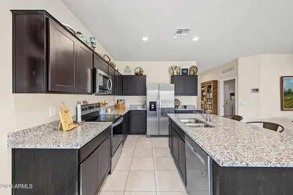 18641 W DESERT HOLLOW Drive, Wittmann, AZ 85361