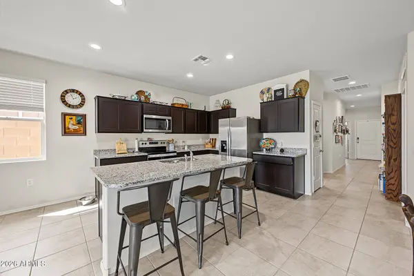 18641 W DESERT HOLLOW Drive, Wittmann, AZ 85361