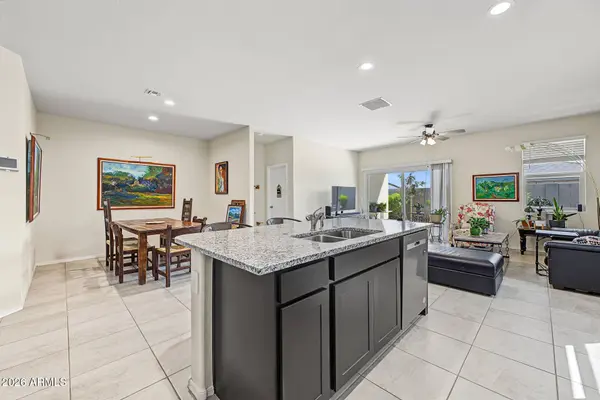 18641 W DESERT HOLLOW Drive, Wittmann, AZ 85361