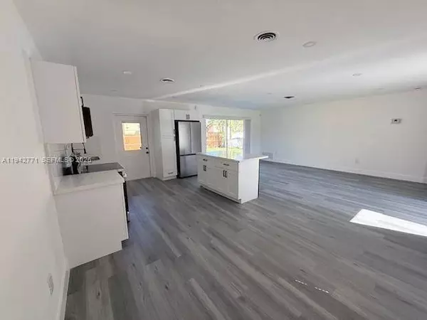 275 NE 173, North Miami Beach, FL 33162