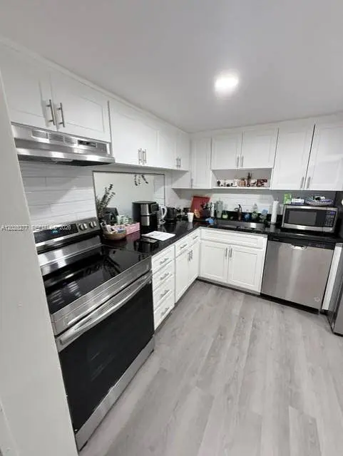 330 SE 2nd St #303H, Hallandale Beach, FL 33009