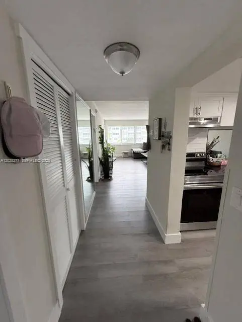 330 SE 2nd St #303H, Hallandale Beach, FL 33009