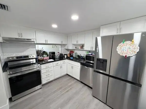 330 SE 2nd St #303H, Hallandale Beach, FL 33009