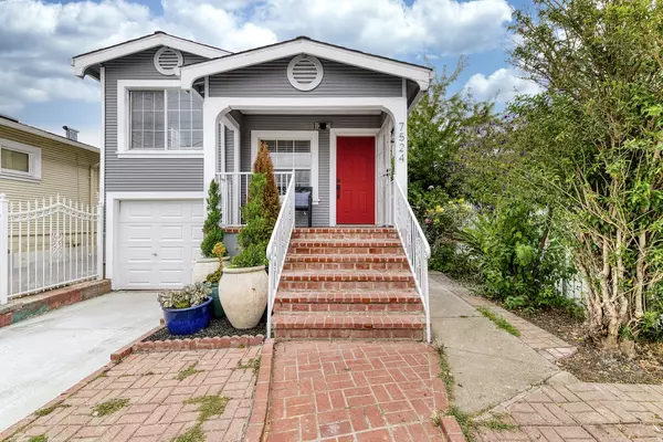 JUST SOLD in Oakland, MULTIPLE OFFERS, SOLD ABOVE ASK PRICE!