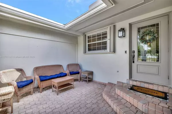 5136 SW 90th Ave, Cooper City, FL 33328