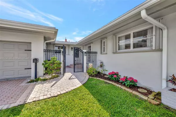 5136 SW 90th Ave, Cooper City, FL 33328