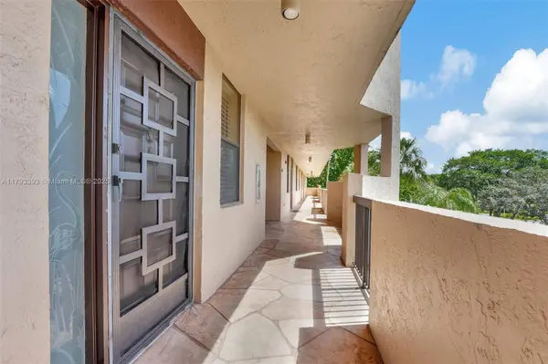 2660 N Carambola Cir N #303, Coconut Creek, FL 33066