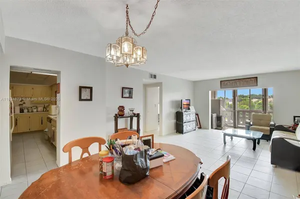 4350 Hillcrest Dr #306, Hollywood, FL 33021