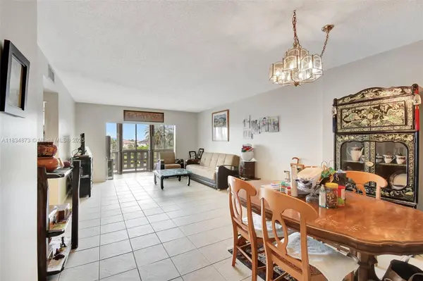 4350 Hillcrest Dr #306, Hollywood, FL 33021