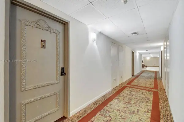 4350 Hillcrest Dr #306, Hollywood, FL 33021