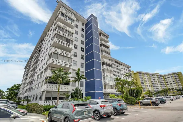 4350 Hillcrest Dr #306, Hollywood, FL 33021
