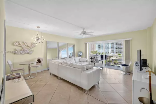 2900 NE 30th St #K8, Fort Lauderdale, FL 33306