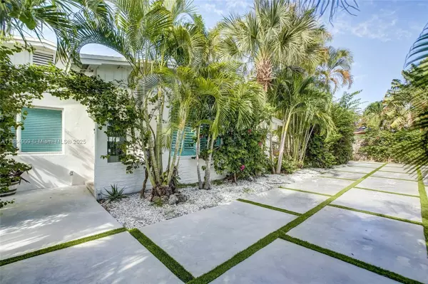 2601 NE 11th Ct, Fort Lauderdale, FL 33304