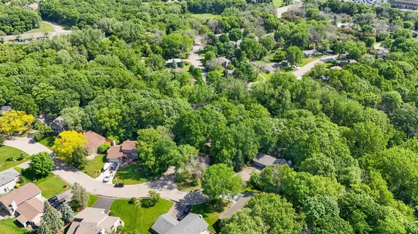 112124 Haering LN, Chaska, MN 55318