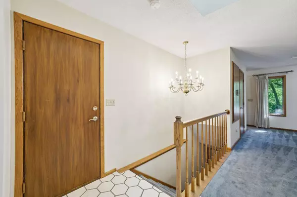 112124 Haering LN, Chaska, MN 55318