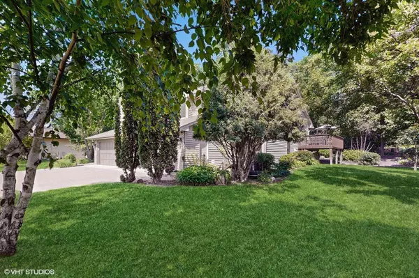 8947 Preserve BLVD, Eden Prairie, MN 55347