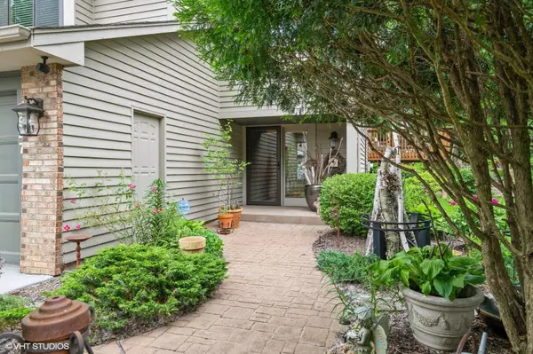 8947 Preserve BLVD, Eden Prairie, MN 55347