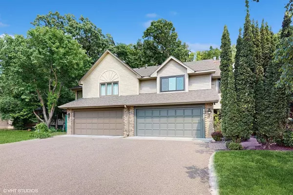8947 Preserve BLVD, Eden Prairie, MN 55347