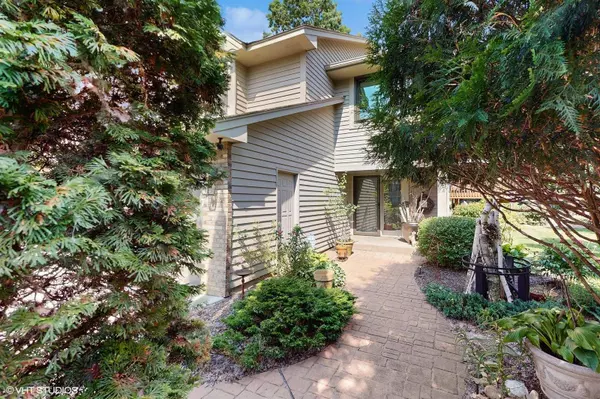 8947 Preserve BLVD, Eden Prairie, MN 55347