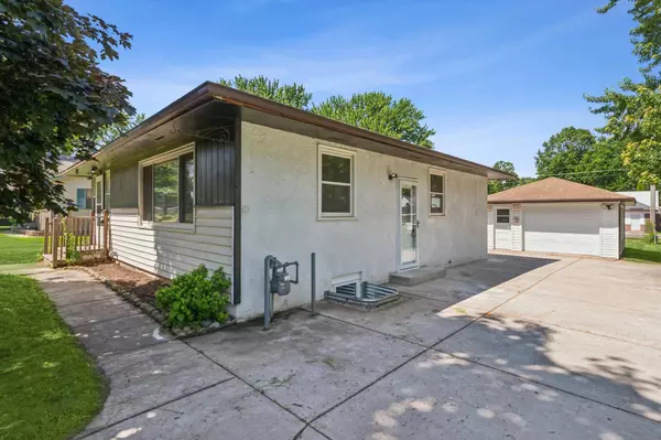 825 Holley AVE, Saint Paul Park, MN 55071