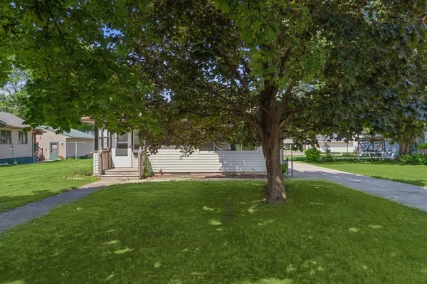 825 Holley AVE, Saint Paul Park, MN 55071