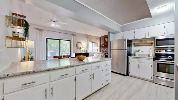 14310 Fairway DR, Eden Prairie, MN 55344