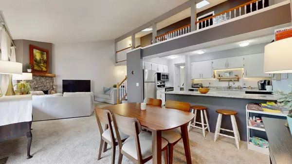 14310 Fairway DR, Eden Prairie, MN 55344