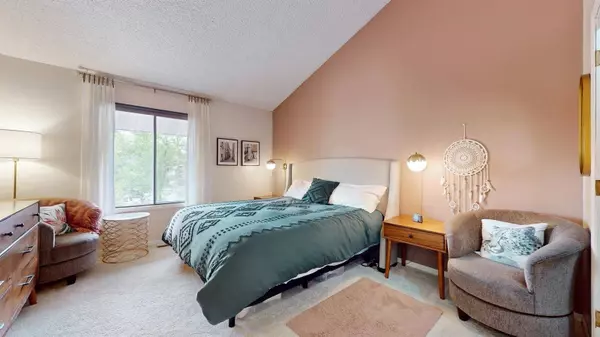 14310 Fairway DR, Eden Prairie, MN 55344