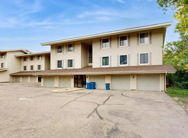 14310 Fairway DR, Eden Prairie, MN 55344