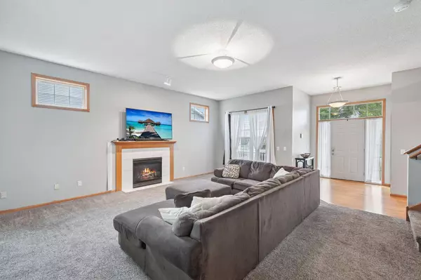 2042 Cardinal DR, Shakopee, MN 55379