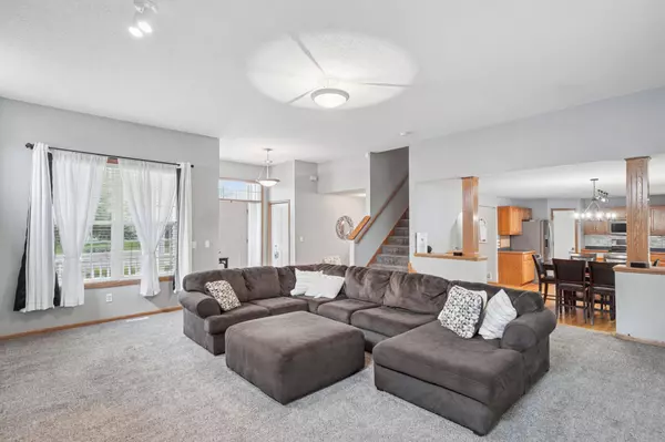 2042 Cardinal DR, Shakopee, MN 55379