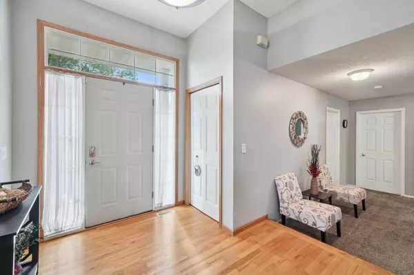 2042 Cardinal DR, Shakopee, MN 55379