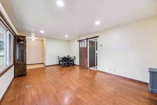 11416 Kell RD, Bloomington, MN 55437