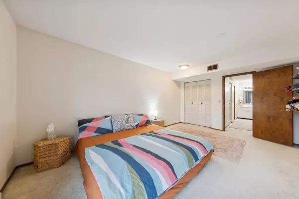 7510 Cahill RD #317B, Edina, MN 55439