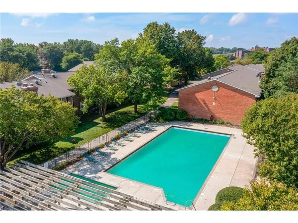 810 Old Settlers TRL #5, Hopkins, MN 55343