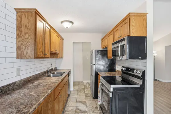 810 Old Settlers TRL #5, Hopkins, MN 55343