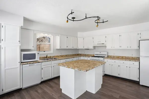 16 14th ST NW, Faribault, MN 55021