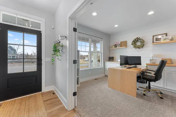 3857 Dakota CT, Chaska, MN 55318