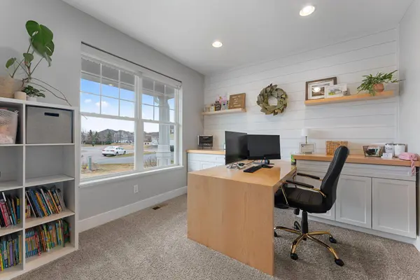 3857 Dakota CT, Chaska, MN 55318